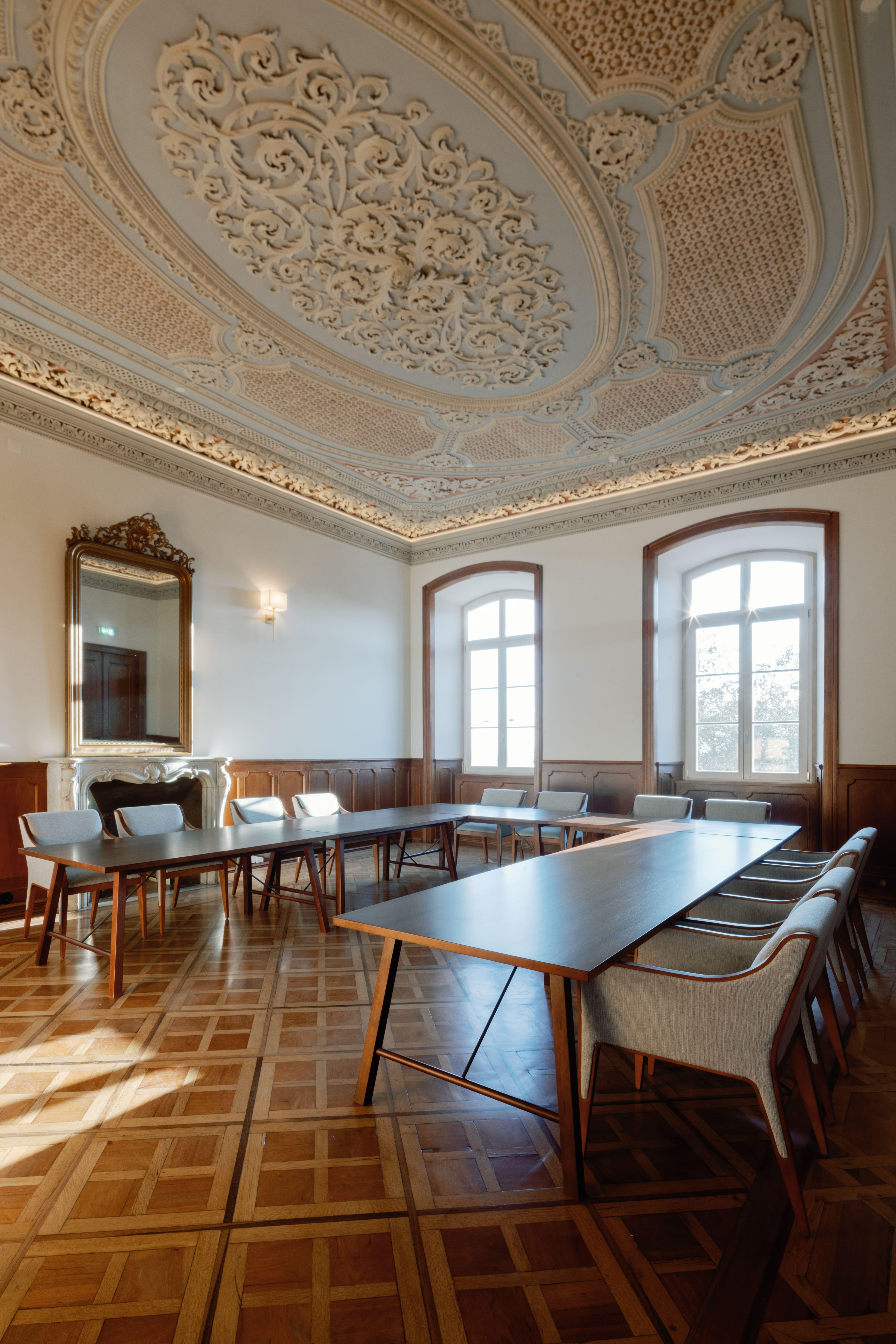 The Editory Riverside Hotel, An Historic Hotel Lizbona Zewnętrze zdjęcie The interior of the library
