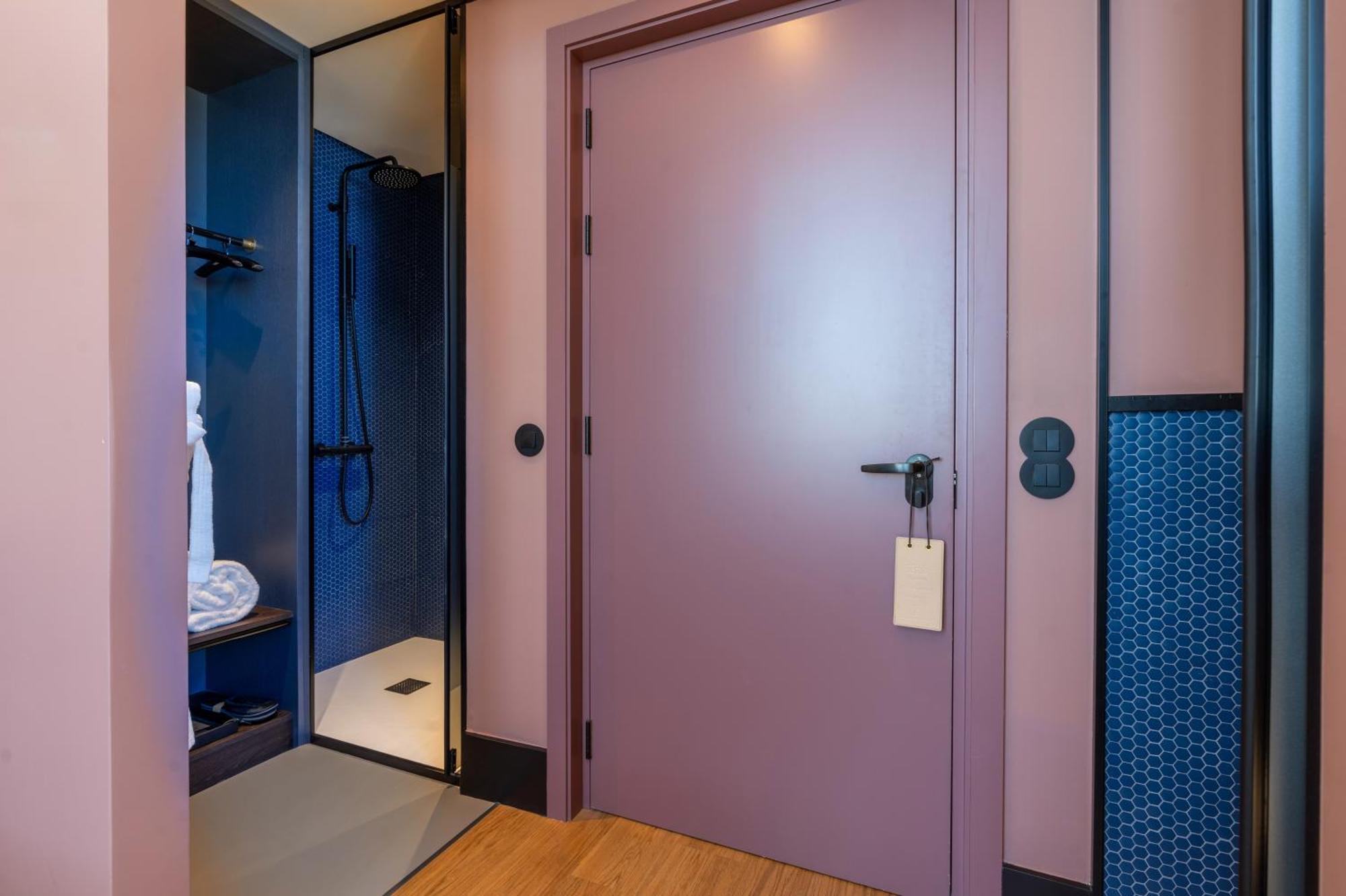 The Editory Riverside Hotel, An Historic Hotel Lizbona Zewnętrze zdjęcie A door with a doorknob