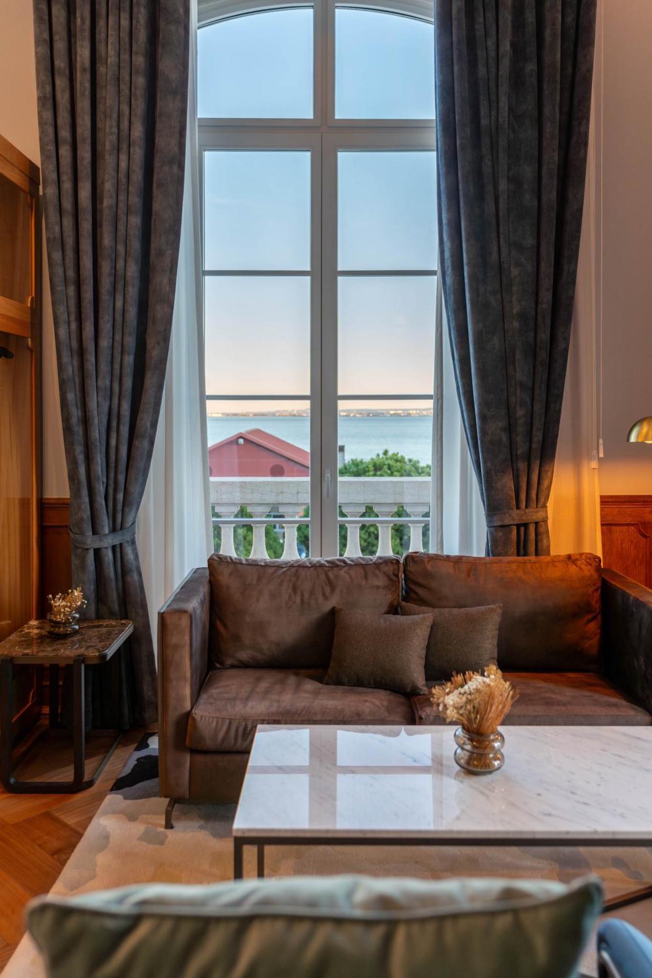 The Editory Riverside Hotel, An Historic Hotel Lizbona Zewnętrze zdjęcie A room at the hotel